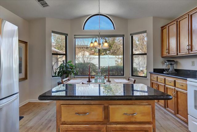 195 Cypress Hill Dr, Grass Valley, CA 95945