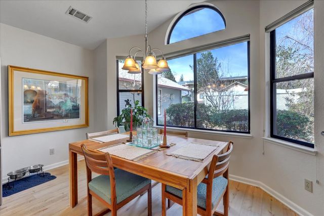 195 Cypress Hill Dr, Grass Valley, CA 95945