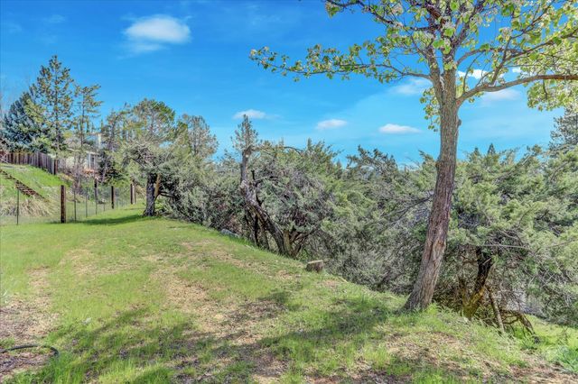 195 Cypress Hill Dr, Grass Valley, CA 95945