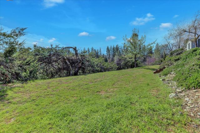 195 Cypress Hill Dr, Grass Valley, CA 95945