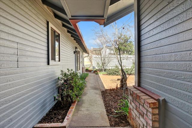 195 Cypress Hill Dr, Grass Valley, CA 95945