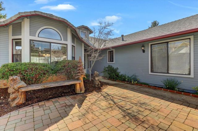 195 Cypress Hill Dr, Grass Valley, CA 95945