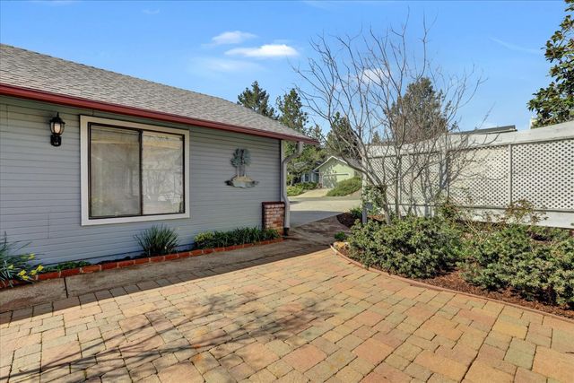 195 Cypress Hill Dr, Grass Valley, CA 95945