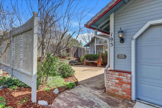 195 Cypress Hill Dr, Grass Valley, CA 95945