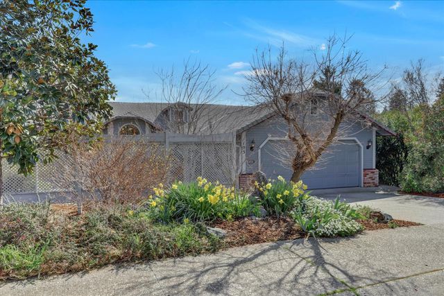 195 Cypress Hill Dr, Grass Valley, CA 95945