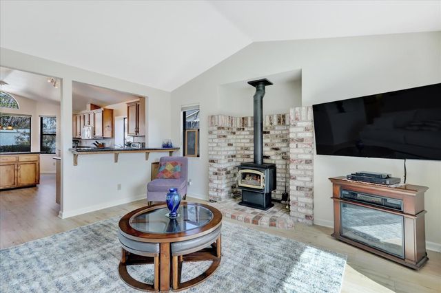 195 Cypress Hill Dr, Grass Valley, CA 95945