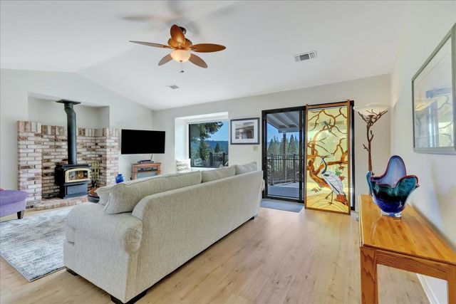 195 Cypress Hill Dr, Grass Valley, CA 95945