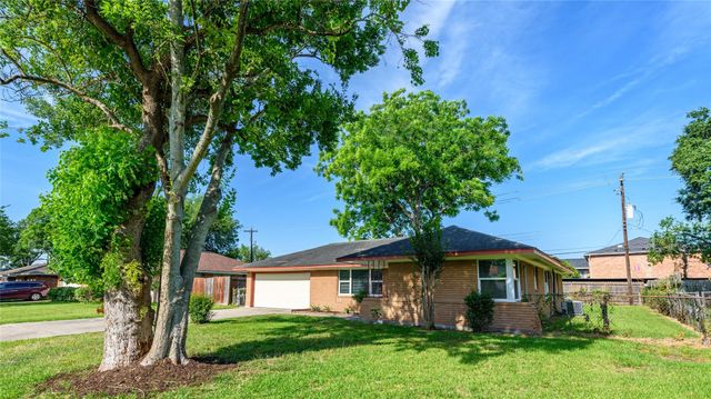9109 Lugary Drive, Houston, TX 77074