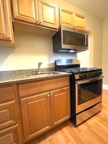 660 Huntington Avenue 17, Boston, MA 02115