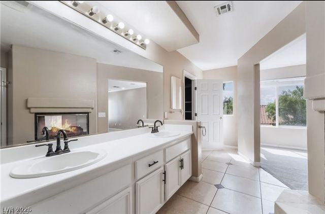 6657 Shadow Cove Avenue, Las Vegas, NV 89139