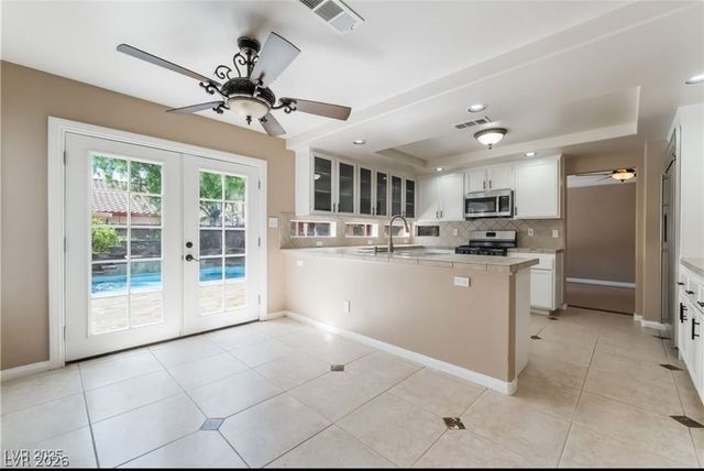 6657 Shadow Cove Avenue, Las Vegas, NV 89139