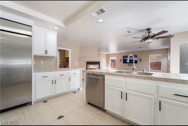 6657 Shadow Cove Avenue, Las Vegas, NV 89139