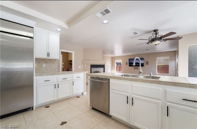 6657 Shadow Cove Avenue, Las Vegas, NV 89139