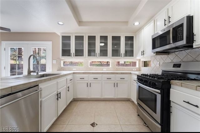 6657 Shadow Cove Avenue, Las Vegas, NV 89139