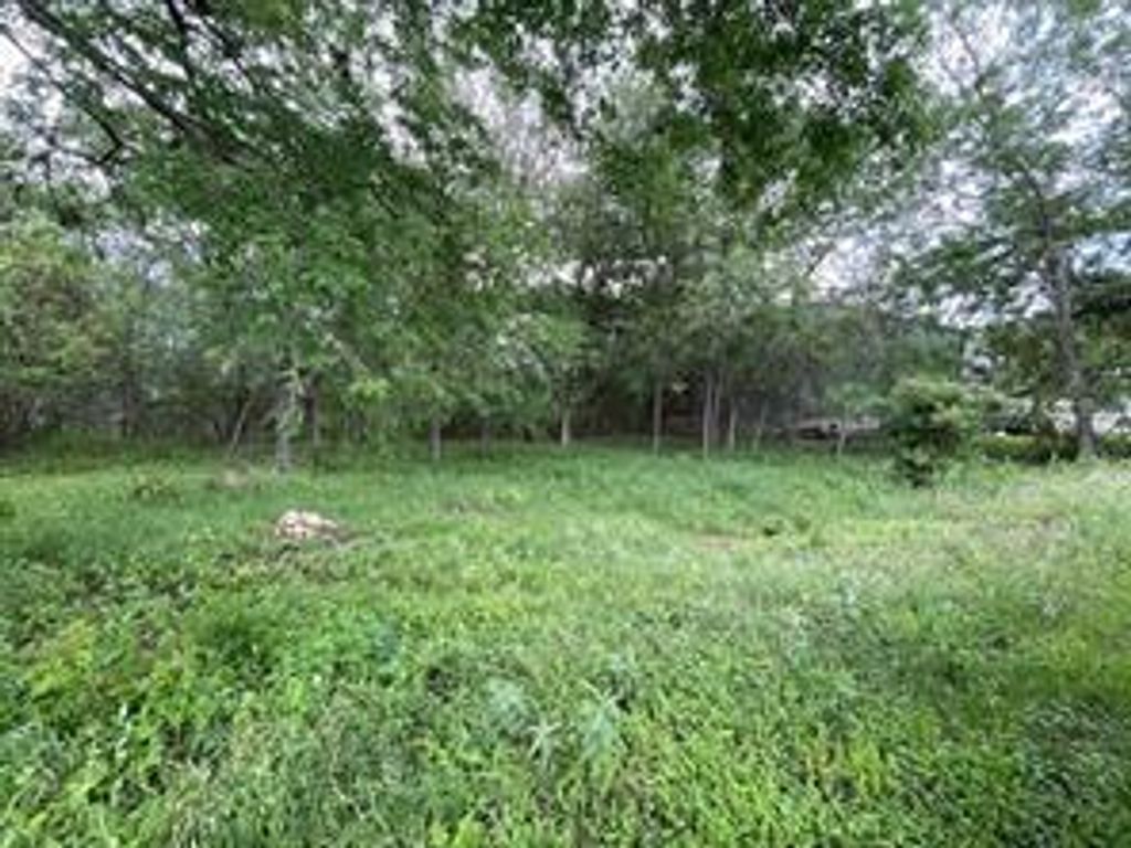 204 Crest DR, Spicewood, TX 78669