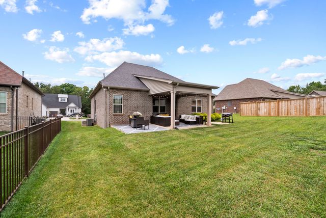 105 Grayson Ln, White House, TN 37188