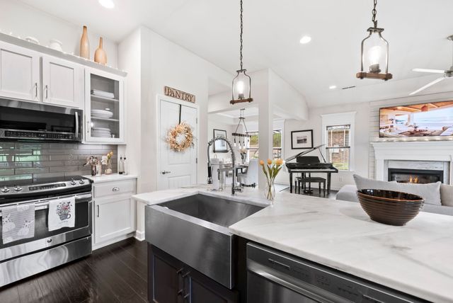 105 Grayson Ln, White House, TN 37188