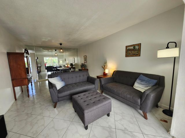 2300 NE 1st Lane 309, Boynton Beach, FL 33435