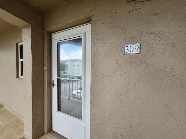 2300 NE 1st Lane 309, Boynton Beach, FL 33435