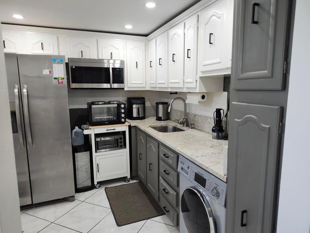 2300 NE 1st Lane 309, Boynton Beach, FL 33435