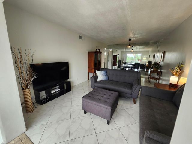 2300 NE 1st Lane 309, Boynton Beach, FL 33435