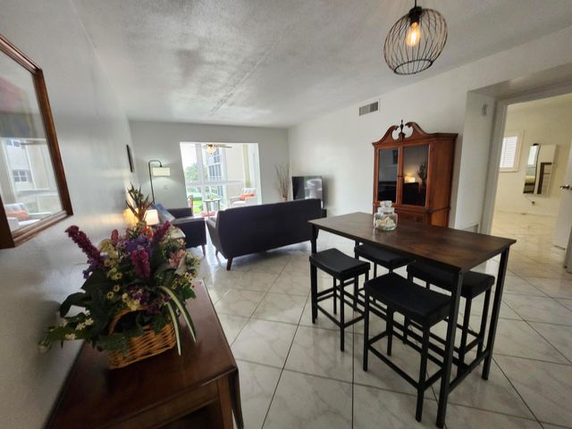 2300 NE 1st Lane 309, Boynton Beach, FL 33435