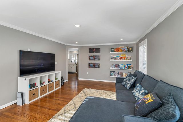 46 Goodhue Road, Derry, NH 03038