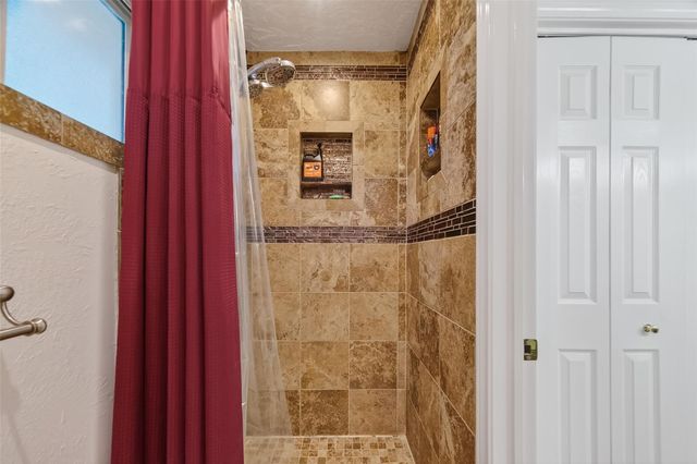 1110 Brookhollow Drive, Deer Park, TX 77536