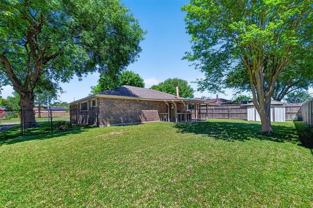 1110 Brookhollow Drive, Deer Park, TX 77536