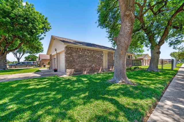 1110 Brookhollow Drive, Deer Park, TX 77536