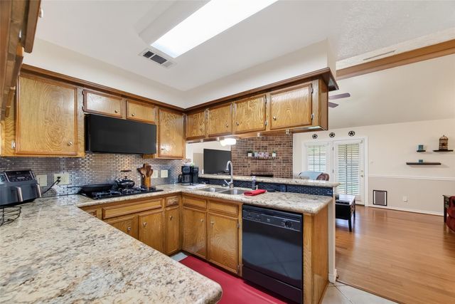 1110 Brookhollow Drive, Deer Park, TX 77536