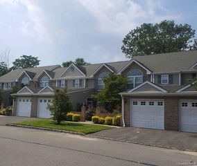 111 Horizon View Drive 111, Farmingville, NY 11738
