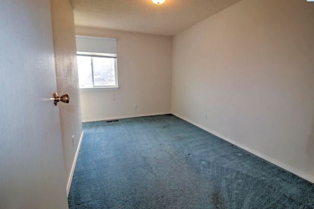 2135 Blue Jay Ln, West Richland, WA 99353