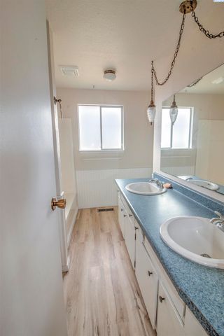 2135 Blue Jay Ln, West Richland, WA 99353