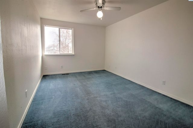 2135 Blue Jay Ln, West Richland, WA 99353