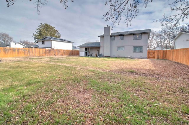 2135 Blue Jay Ln, West Richland, WA 99353