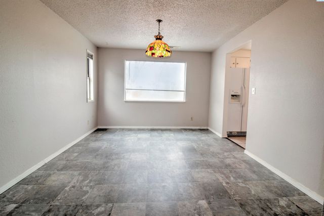 2135 Blue Jay Ln, West Richland, WA 99353