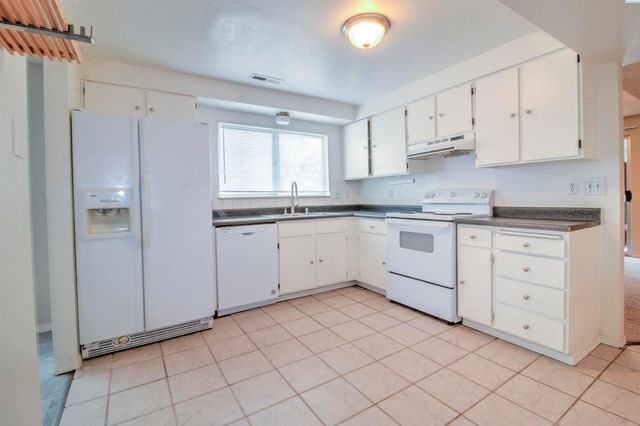 2135 Blue Jay Ln, West Richland, WA 99353