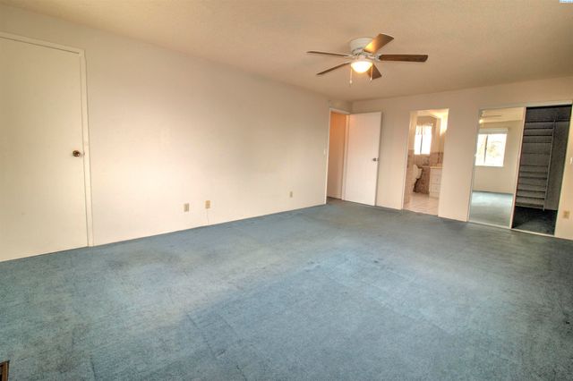 2135 Blue Jay Ln, West Richland, WA 99353