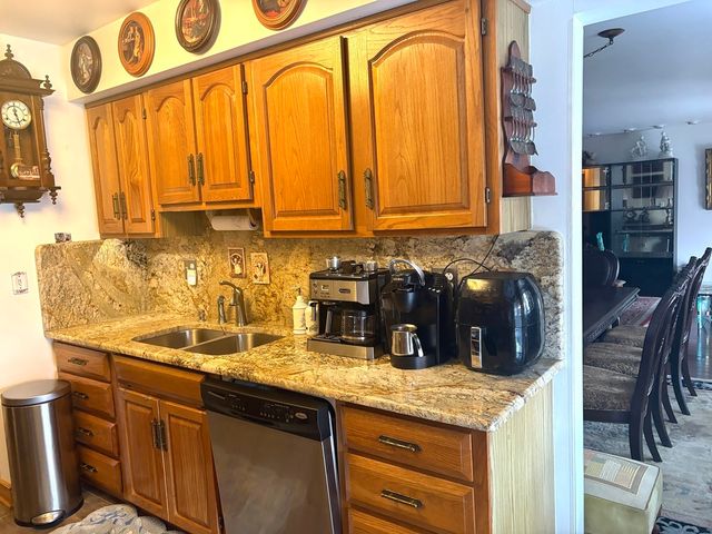 9529 Bronx Avenue 401, Skokie, IL 60077