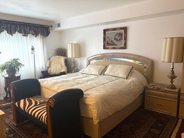 9529 Bronx Avenue 401, Skokie, IL 60077