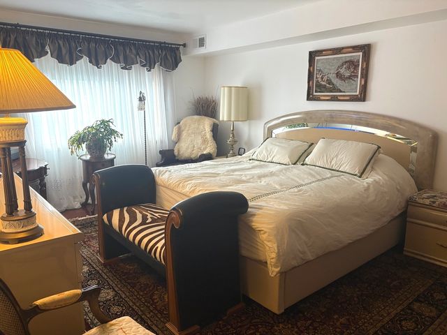 9529 Bronx Avenue 401, Skokie, IL 60077