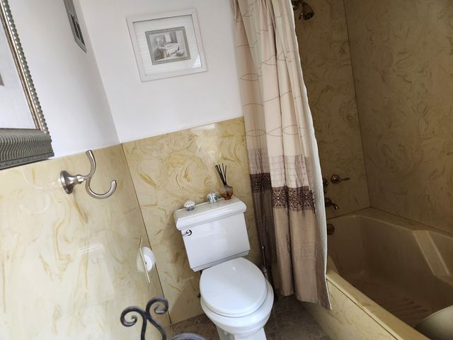 9529 Bronx Avenue 401, Skokie, IL 60077