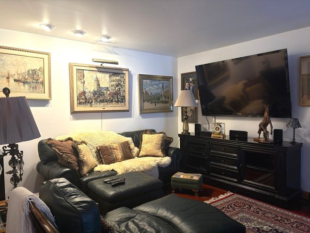 9529 Bronx Avenue 401, Skokie, IL 60077