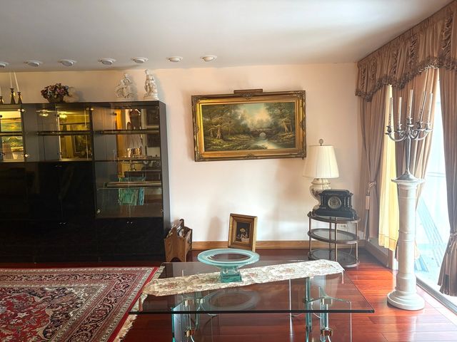 9529 Bronx Avenue 401, Skokie, IL 60077