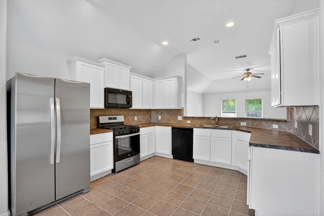 1423 Apple Orchard Trl, Conroe, TX 77301