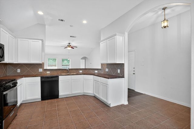 1423 Apple Orchard Trl, Conroe, TX 77301