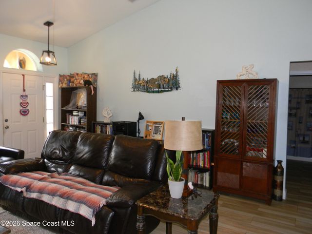 811 Avalon Street SE, Palm Bay, FL 32909