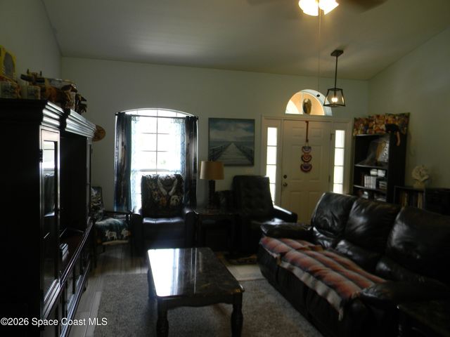 811 Avalon Street SE, Palm Bay, FL 32909
