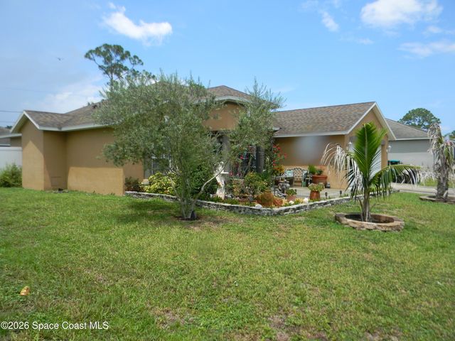 811 Avalon Street SE, Palm Bay, FL 32909